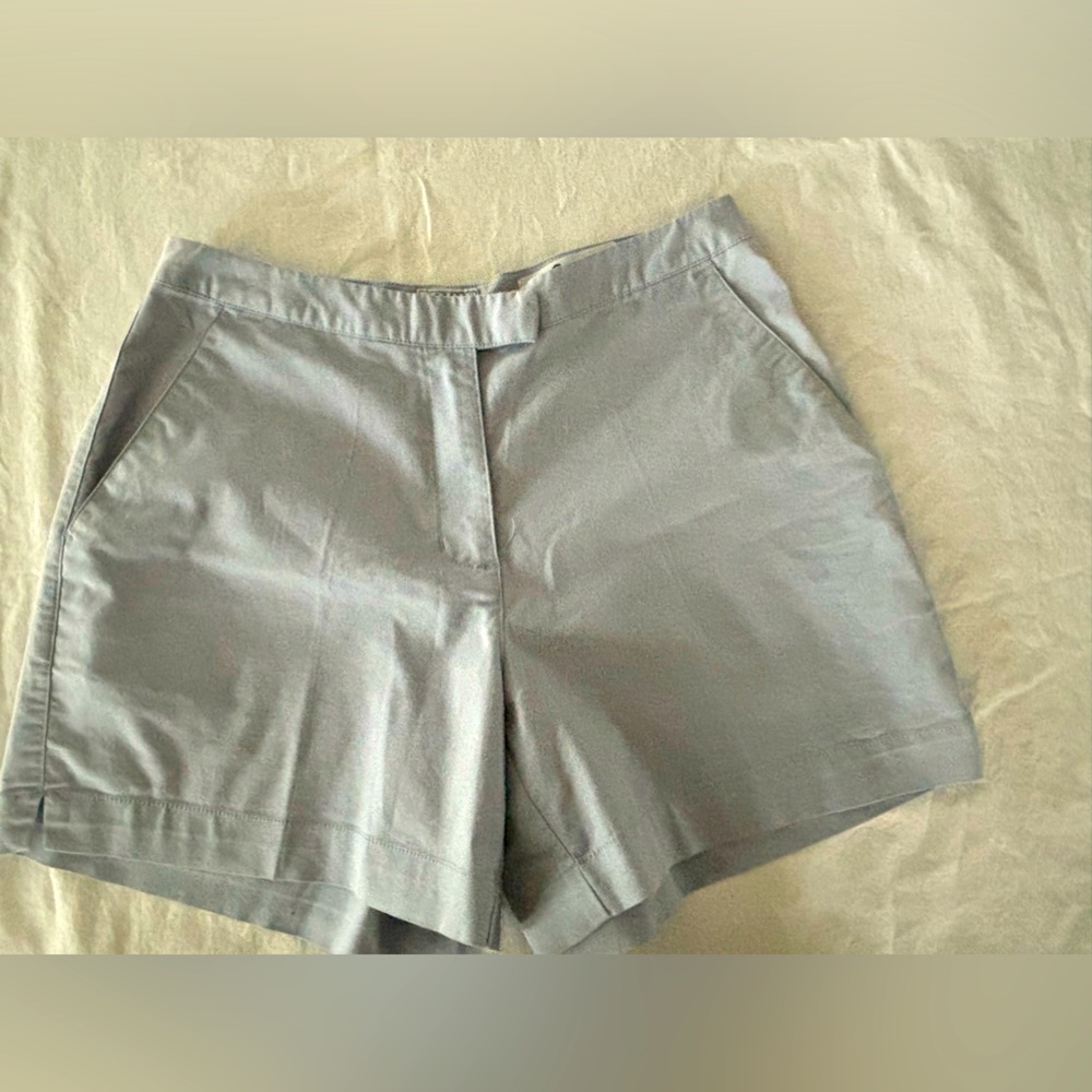 Beautiful Adidas shorts new without tags.‎ Size 8 stretch. Cotton polyester.